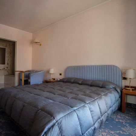 Hostellerie Du Cheval Blanc Aosta Eksteriør billede
