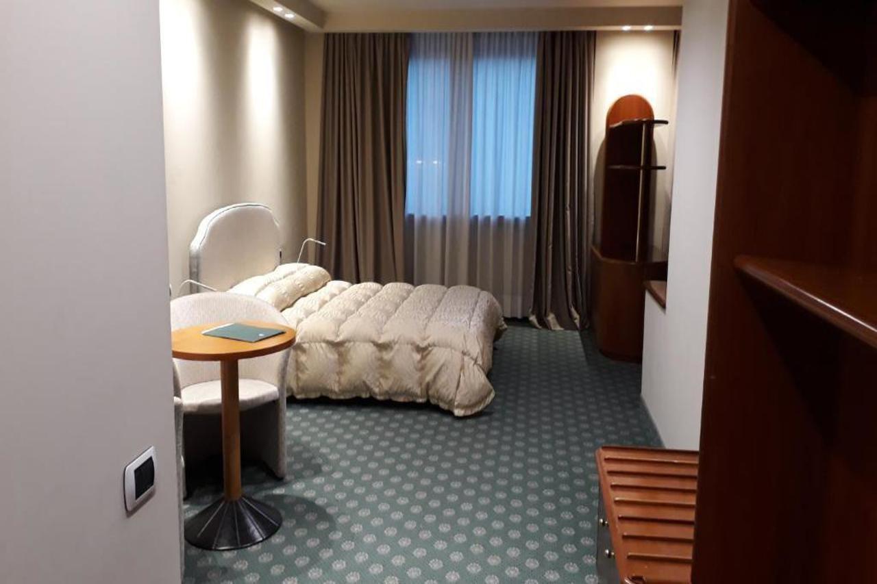 Hostellerie Du Cheval Blanc Aosta Eksteriør billede