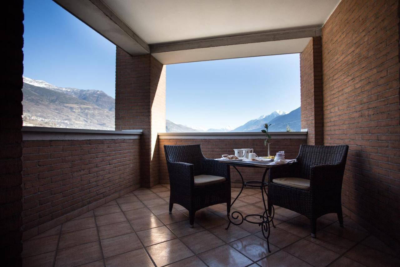 Hostellerie Du Cheval Blanc Aosta Eksteriør billede
