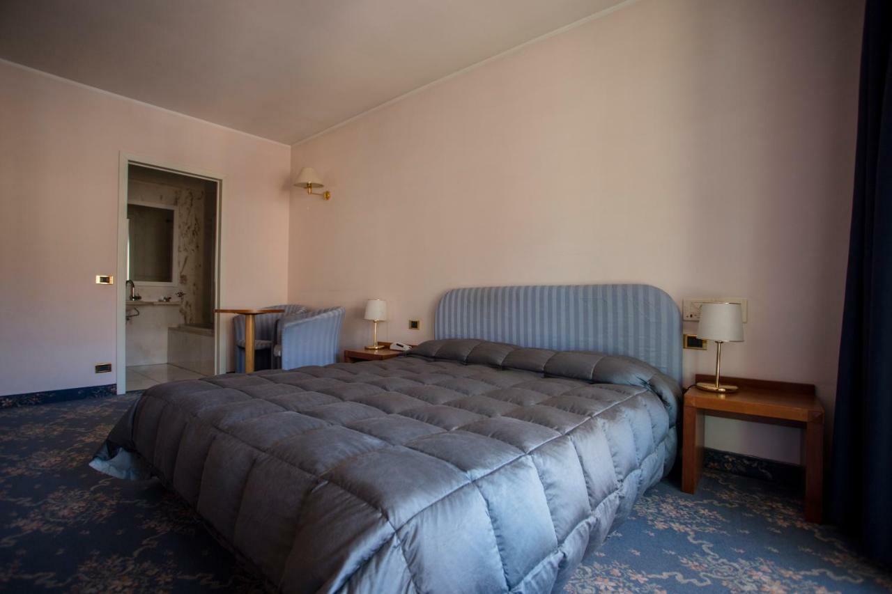 Hostellerie Du Cheval Blanc Aosta Eksteriør billede
