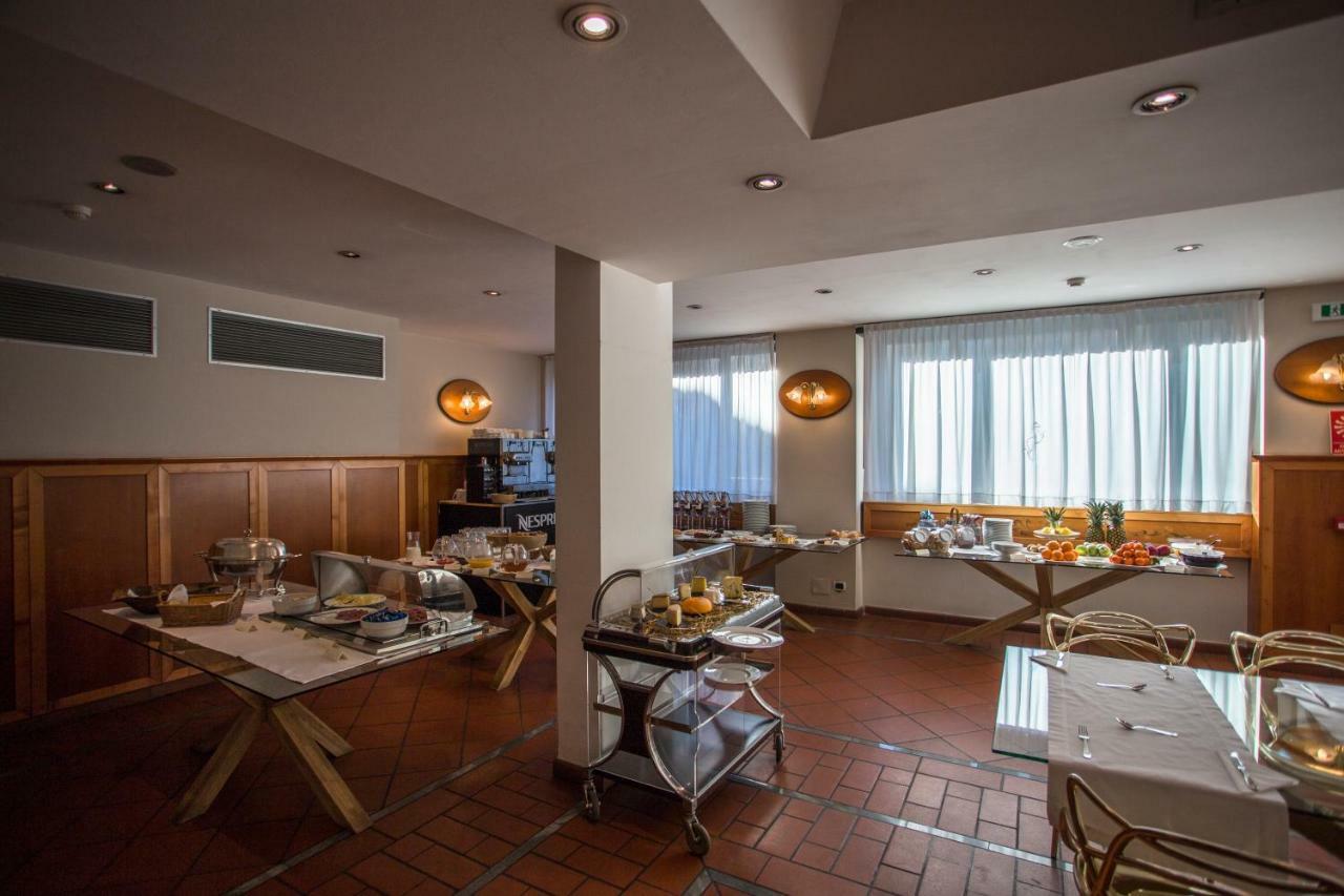 Hostellerie Du Cheval Blanc Aosta Eksteriør billede