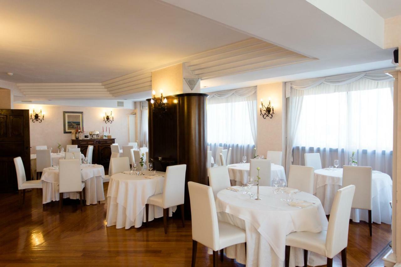 Hostellerie Du Cheval Blanc Aosta Eksteriør billede