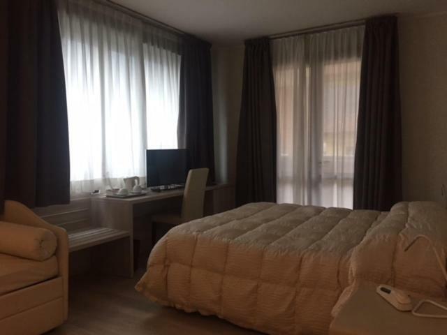 Hostellerie Du Cheval Blanc Aosta Eksteriør billede