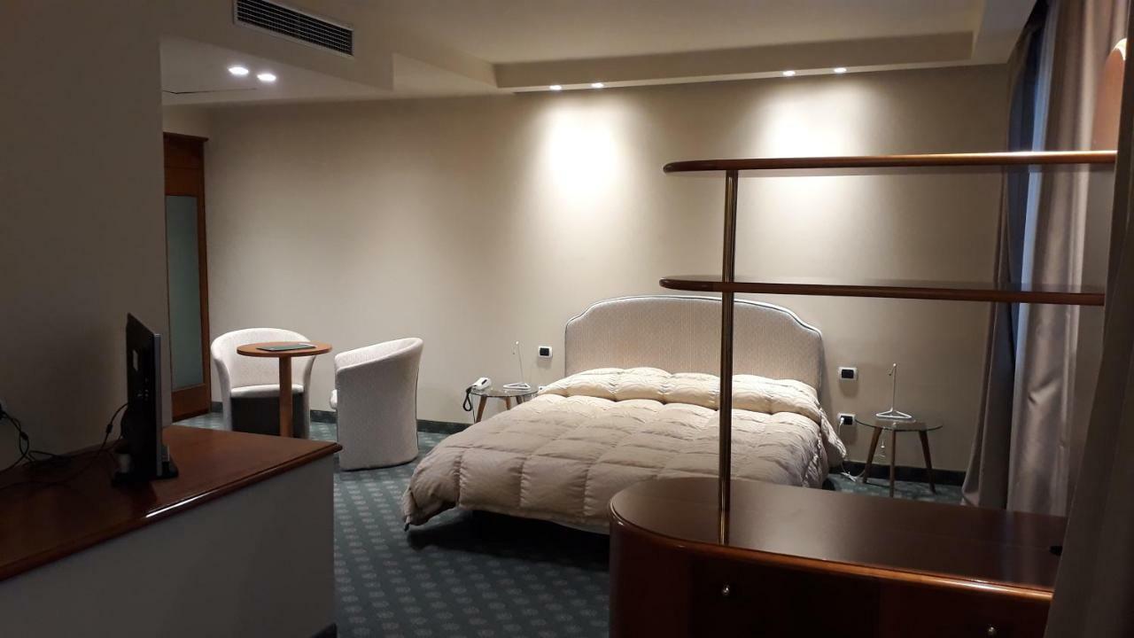 Hostellerie Du Cheval Blanc Aosta Eksteriør billede